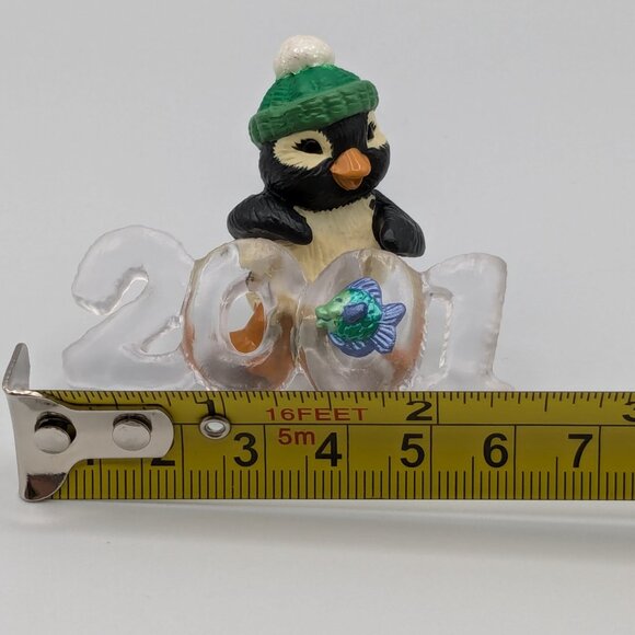 Hallmark Keepsake Cool Decade 2001, 2nd in Cool Decade Series, Penguin Ornament - Picture 10 of 11